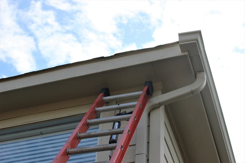 You are currently viewing What is the Difference Between Residential and Commercial Gutters?