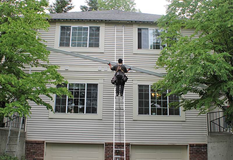 Commercial gutter working