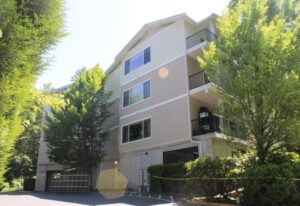 An apartment complex gets new gutters installed in Woodinville, WA