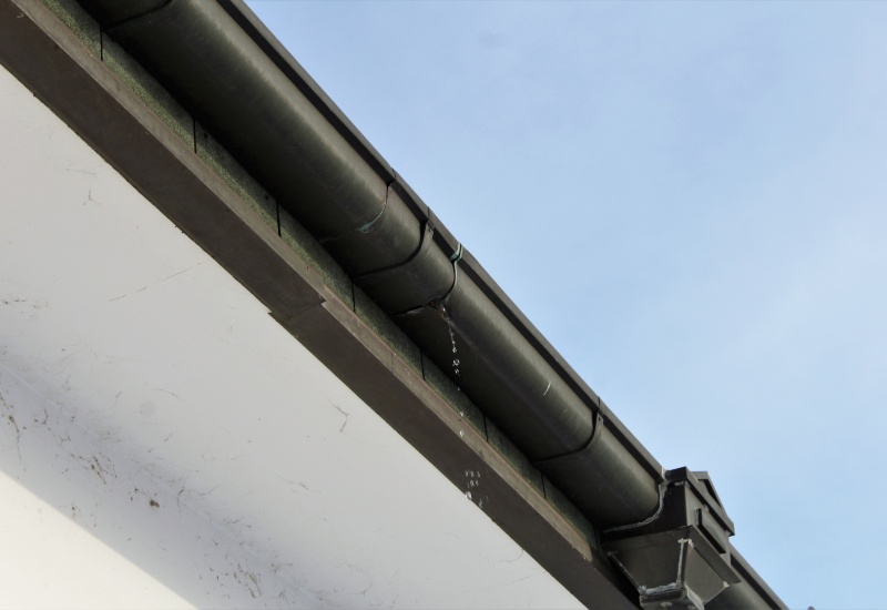 A gutter on a commercial building needing to be replaced in Bothell, Washington